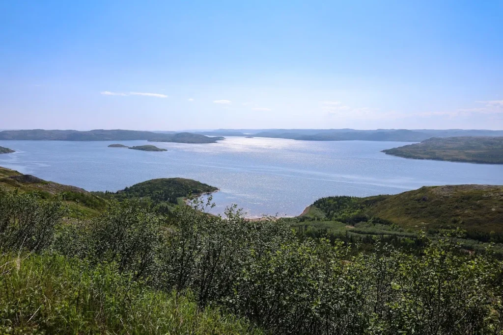 Baie et collines de la Basse-Côte-Nord vues de la route 138 de la Chicoutai, Expédition 51