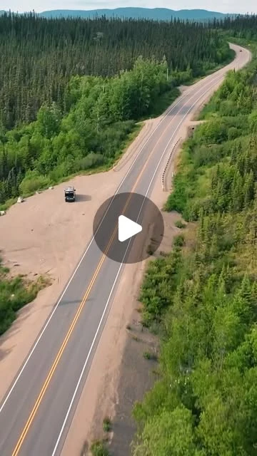 Reel Instagram Québec en vacances : la route 389 au nord de Manic-5 et la Station Uapishka