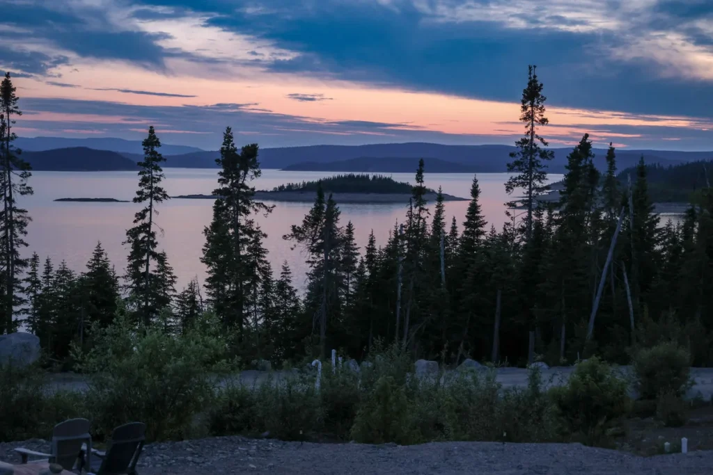 Coucher de soleil sur le réservoir Manicouagan depuis la Station Uapishka