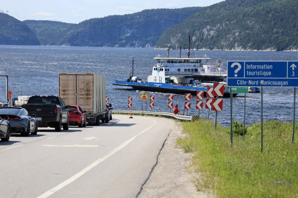 Traversier de Tadoussac sur le fjord du Saguenay, début de la route 138 vers la Côte-Nord, Expédition 51